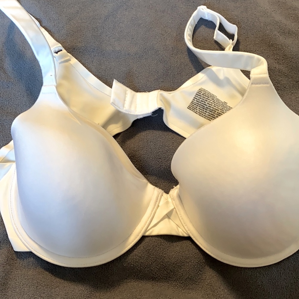 40C beautiful soft bra in white.